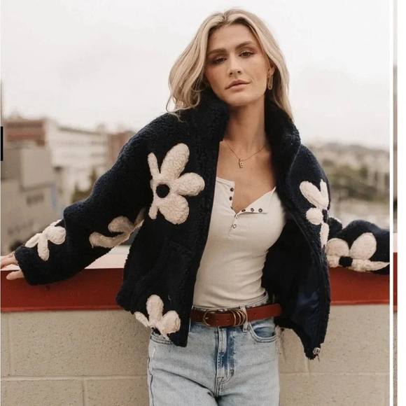 *Final Price* BLANK NYC Luxury Sherpa Floral Patch NWT Large Revolve Shacket - Picture 8 of 9